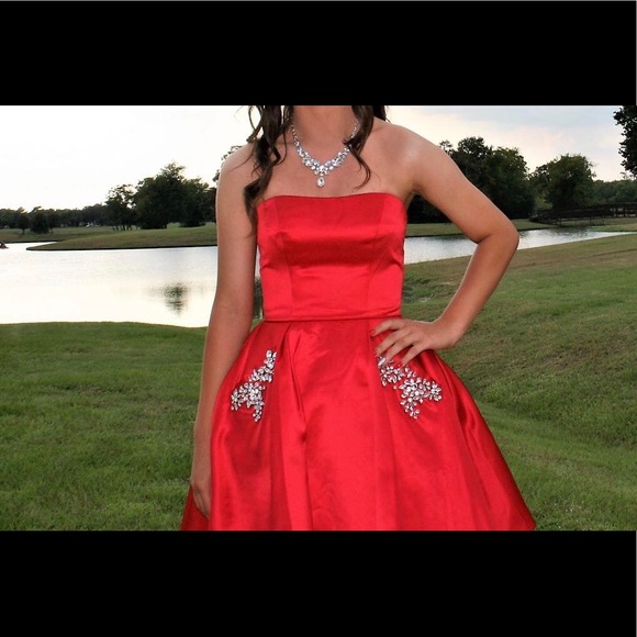 Sherri Hill Beautiful Homecoming Dress - Picture 1 of 5